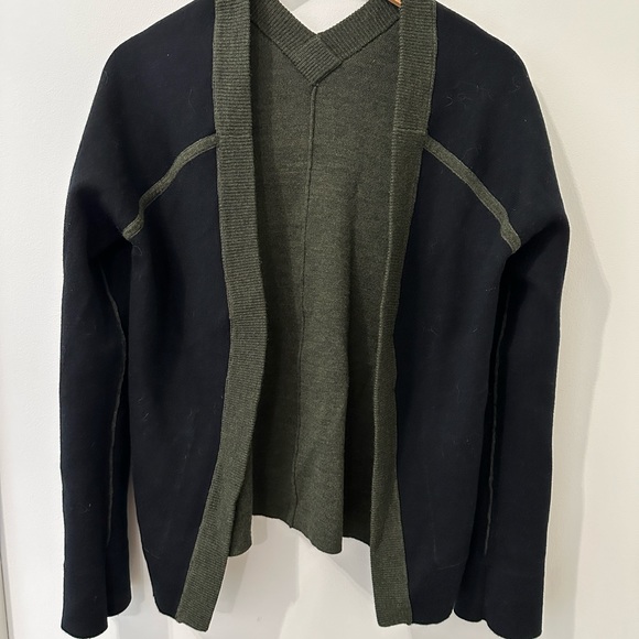 Lululemon Reverse Me Wrap - Picture 2 of 3